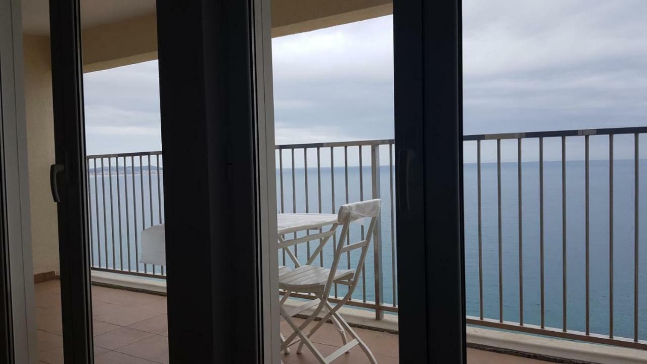 Apartamento En Primera Linia Vistas Al Mar Платжа-д'Ару Екстер'єр фото